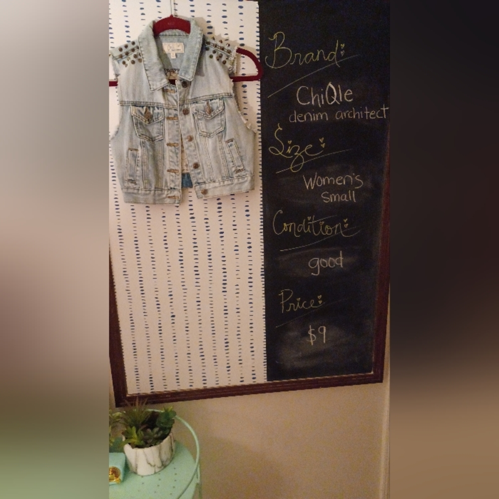 CHIQLE: Distressed and Studded Jean Vest